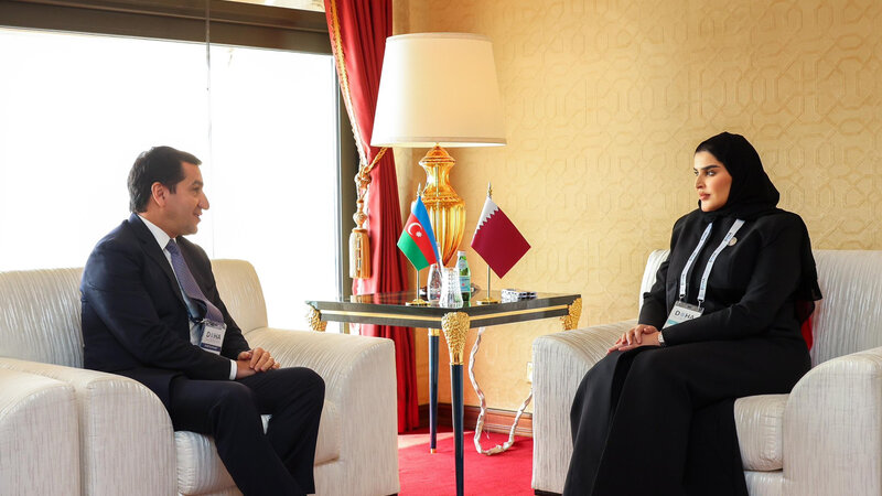 Hikmət Hacıyev Qətərin dövlət naziri ilə görüşüb