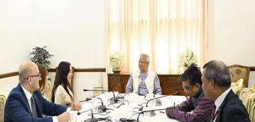 Leyla Əliyeva və Arzu Əliyeva Dəkkədə Banqladeşin müvəqqəti hökumətinin Baş müşaviri ilə görüşüblər