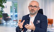 Məşhur türk iş adamının Azərbaycanda başına nələr gəldi? - VİDEO