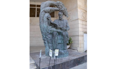 Xalq yazıçısı Anar Zərdabinin heykəlinin İçərişəhərdən köçürülməsini təklif edib