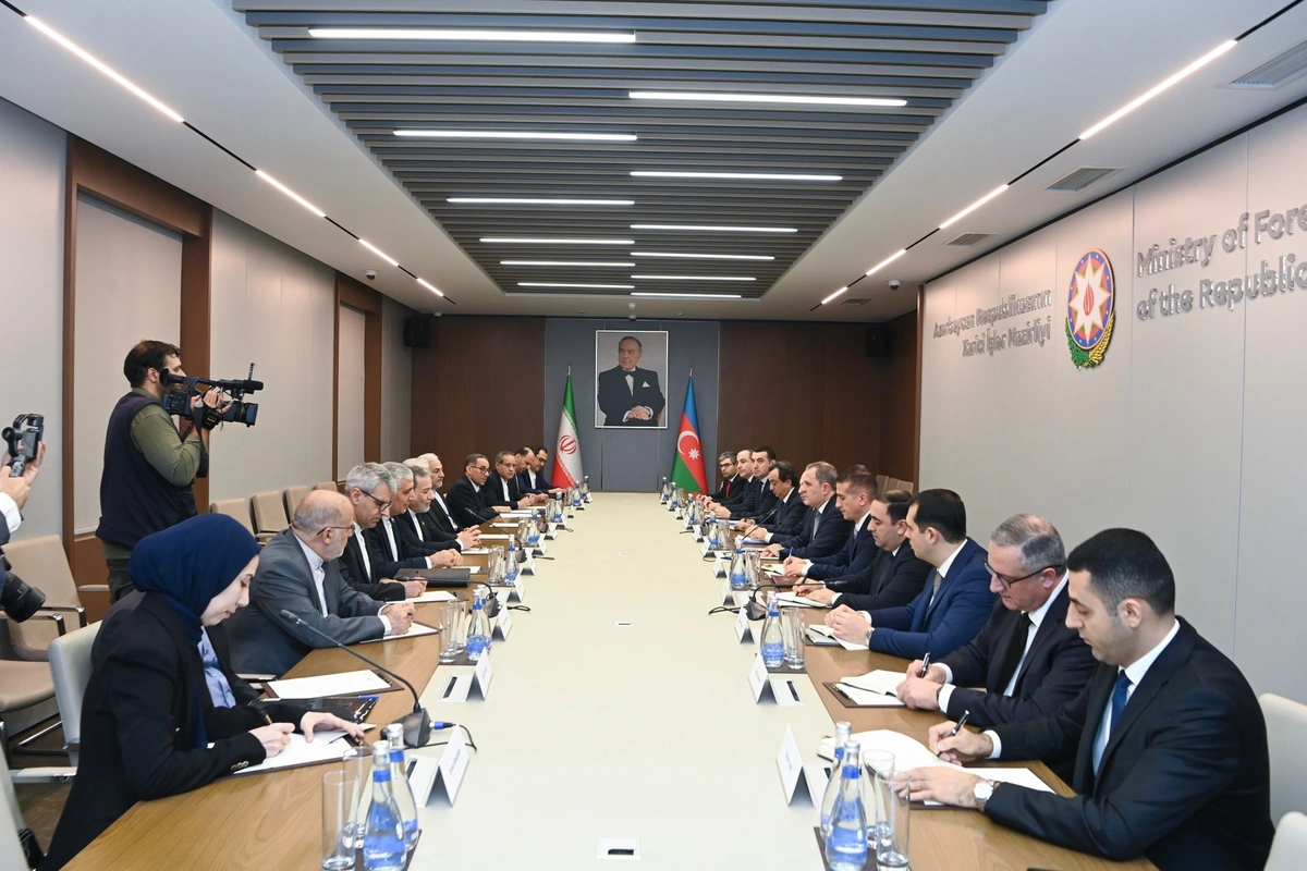 Ceyhun Bayramov Abbas Əraqçi ilə görüşüb - YENİLƏNİB