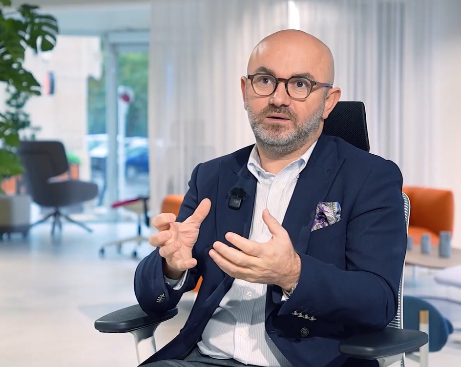 Məşhur türk iş adamının Azərbaycanda başına nələr gəldi? - VİDEO