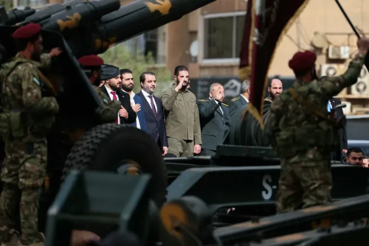 Suriya Əsədin devrilməsinin ildönümünü qeyd edir