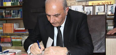 Yazıçı: Dilə məhəbbət erkən yaşlarından aşılanmalıdır