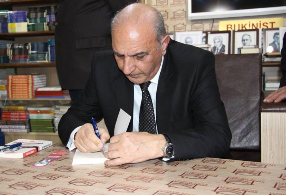 Yazıçı: Dilə məhəbbət erkən yaşlarından aşılanmalıdır