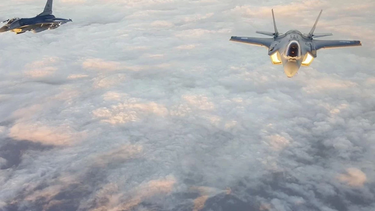 ABŞ qırıcıları Venesuela yaxınlığında uçuş ediblər