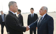 Əli Əsədov Türkmənistana işgüzar səfər edib