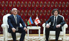 Baş nazir Aşqabadda İrakli Kobaxidze ilə görüşüb