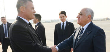 Əli Əsədov Türkmənistana işgüzar səfər edib