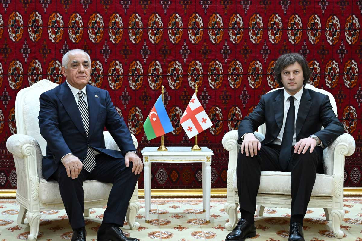 Baş nazir Aşqabadda İrakli Kobaxidze ilə görüşüb