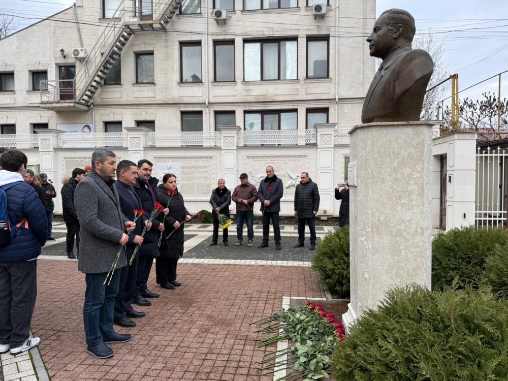 Moldovadakı Azərbaycan diasporu Azərbaycan Xalqının Ümummilli Lideri Heydər Əliyevin vəfatının 22-ci ildönümünü qeyd etdi