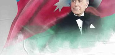 Президент и первая леди посетили могилу Гейдара Алиева