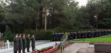 DİN rəhbərliyi Heydər Əliyevin məzarını ziyarət edib - VİDEO