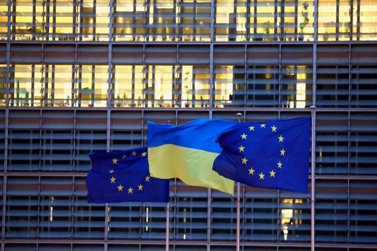 “Financial Times”: Trampın sülh planına görə Ukrayna 2027-ci ilə qədər Aİ-yə üzv olmalıdır