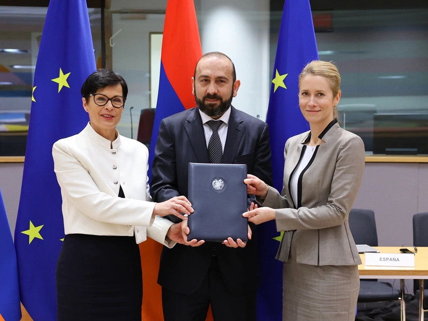 "Paşinyanın iki stul siyasəti keçərli olmayacaq”