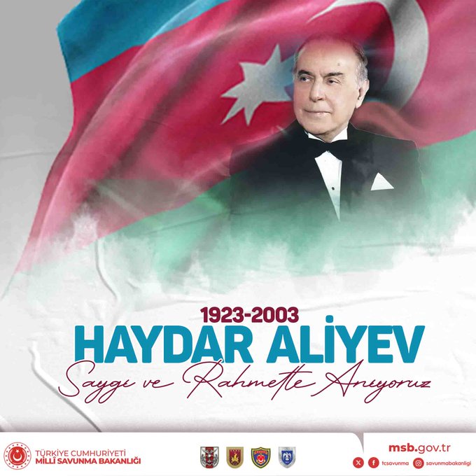 Президент и первая леди посетили могилу Гейдара Алиева