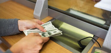 Azərbaycandan Gürcüstana pul köçürmələri azalıb