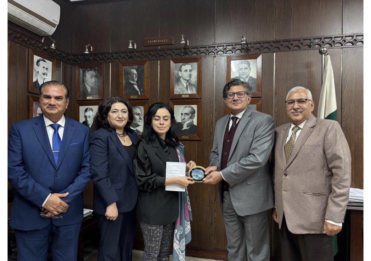 BDU-nun urdu dili üzrə mütəxəssisi Pakistana səfər edib