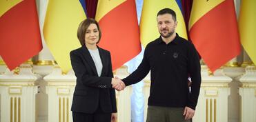 Zelenski Sandu ilə görüşüb