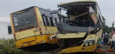 Hindistanda yeddi avtobus və üç avtomobil toqquşub