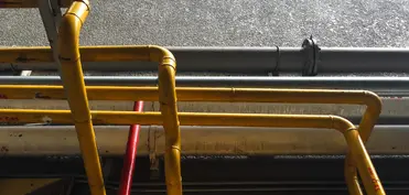 Deputat: Bəzi yerlərdə qaz borusu düz evin qabağından keçir, amma sakin qaz çəkdirə bilmir