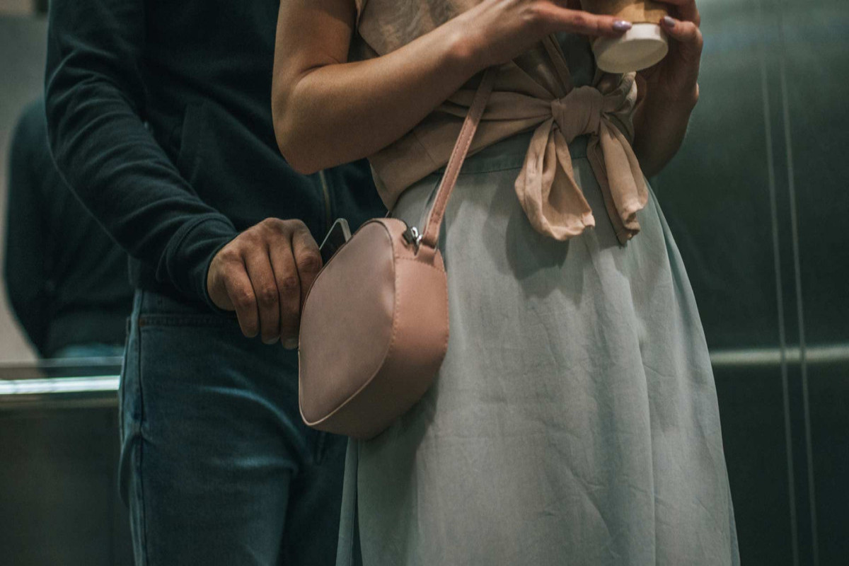 Bakıda müştərinin “İphone-17”-ni oğurlayan şəxs saxlanılıb