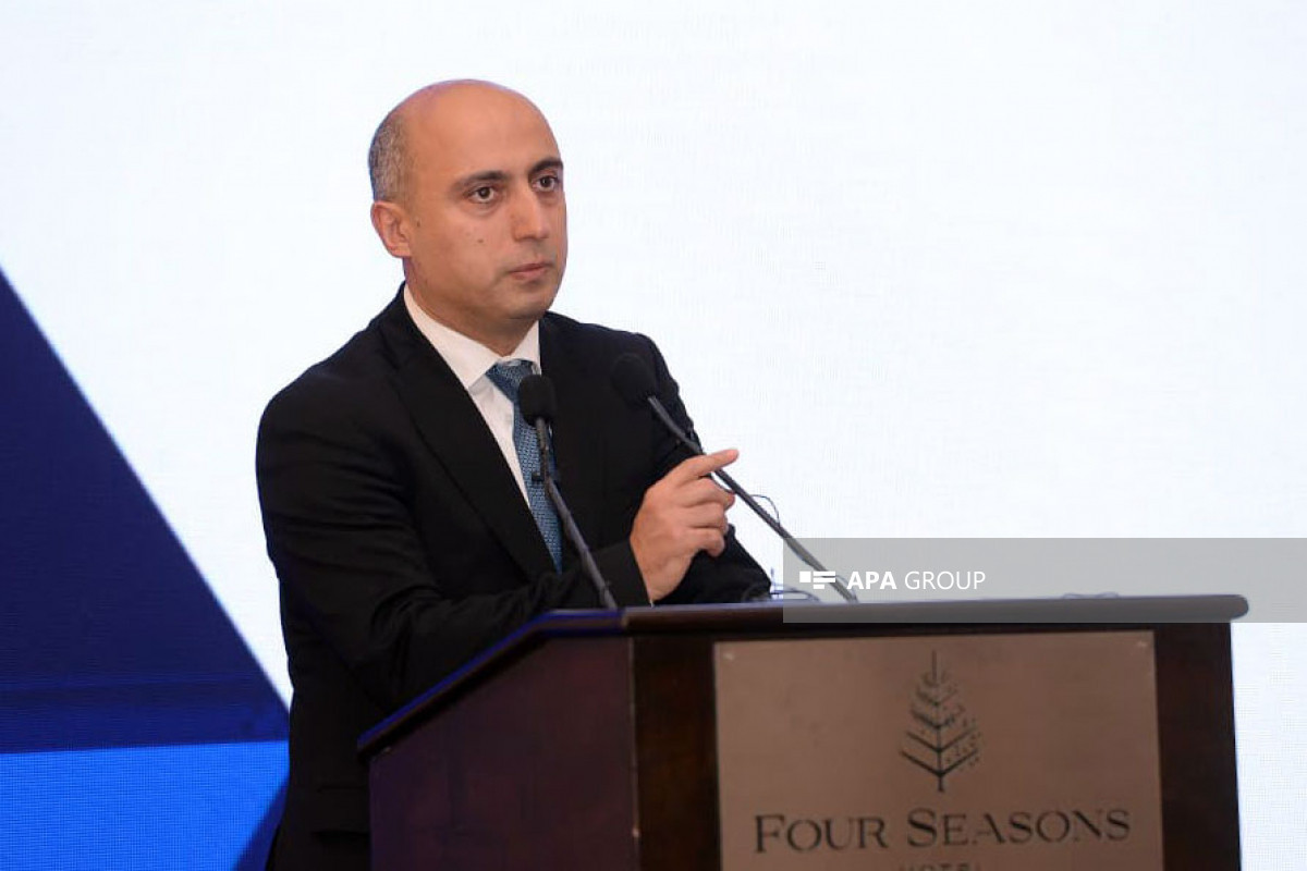 Emin Əmrullayev: Universitet tələbə sayını azaldıb, təhsilin keyfiyyətini artırmalıdır