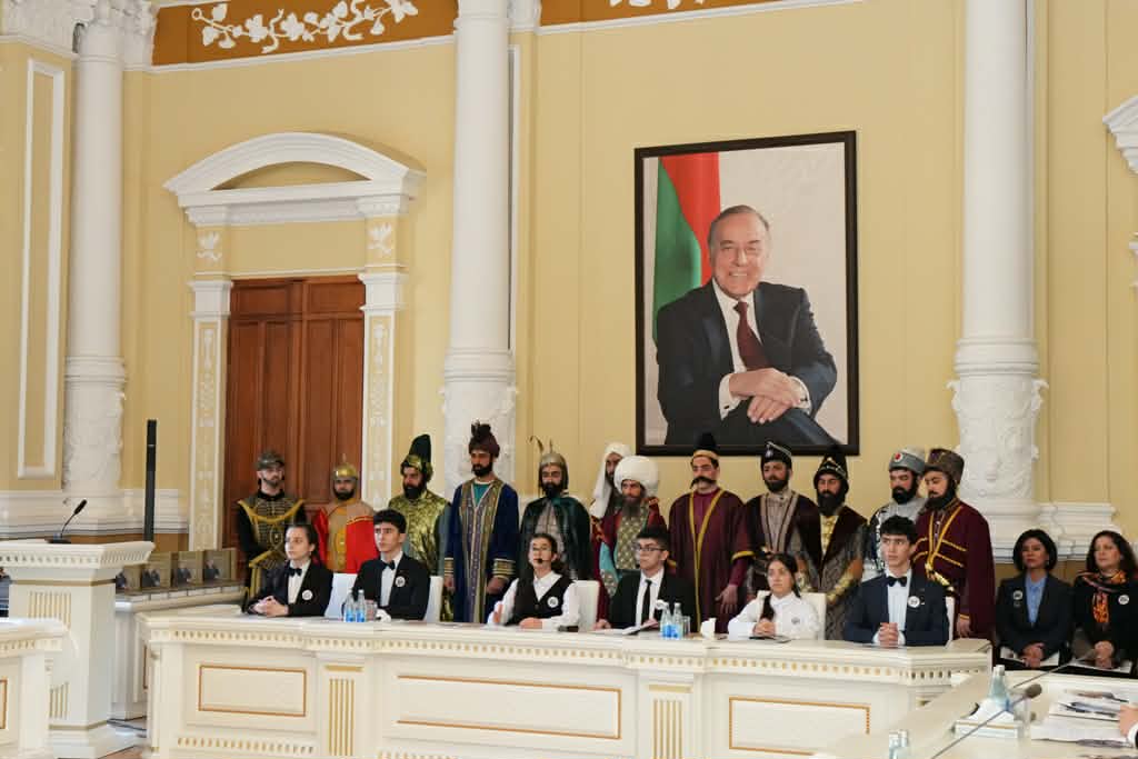 Paytaxt məktəblilərinin müəllifi olduğu növbəti kitabın təqdimatı olub