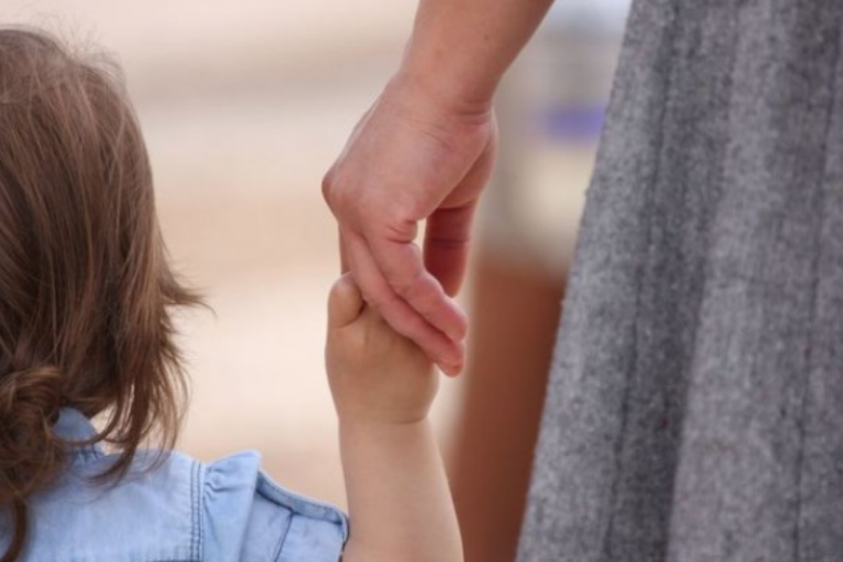 Qubada sərnişin avtobusu ana və 8 yaşlı övladını vurub, ölən var - YENİLƏNİB