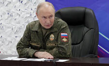 Putin: Rusiya ordusu bütün təmas xətti boyunca irəliləyir