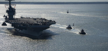 ABŞ Sakit Okeanda iki gəmiyə zərbələr endirib