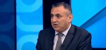 “İrəvan hələ də bir neçə stolda oturur”