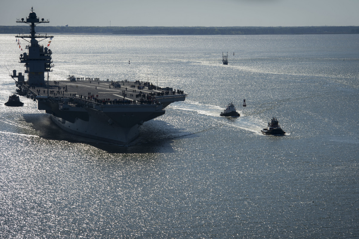 ABŞ Sakit Okeanda iki gəmiyə zərbələr endirib