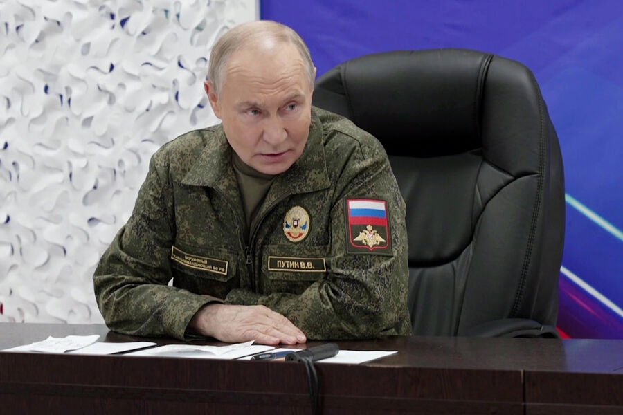 Putin: Rusiya ordusu bütün təmas xətti boyunca irəliləyir