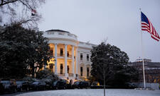 Tramp administrasiyası 29 xarici diplomatik nümayəndəliyin rəhbərini geri çağırır