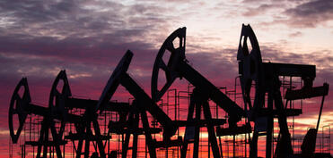 ABŞ-ın Venesuelaya qarşı dəniz blokadası fonunda neftin qiyməti artır