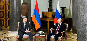 Putin Paşinyanla görüşüb