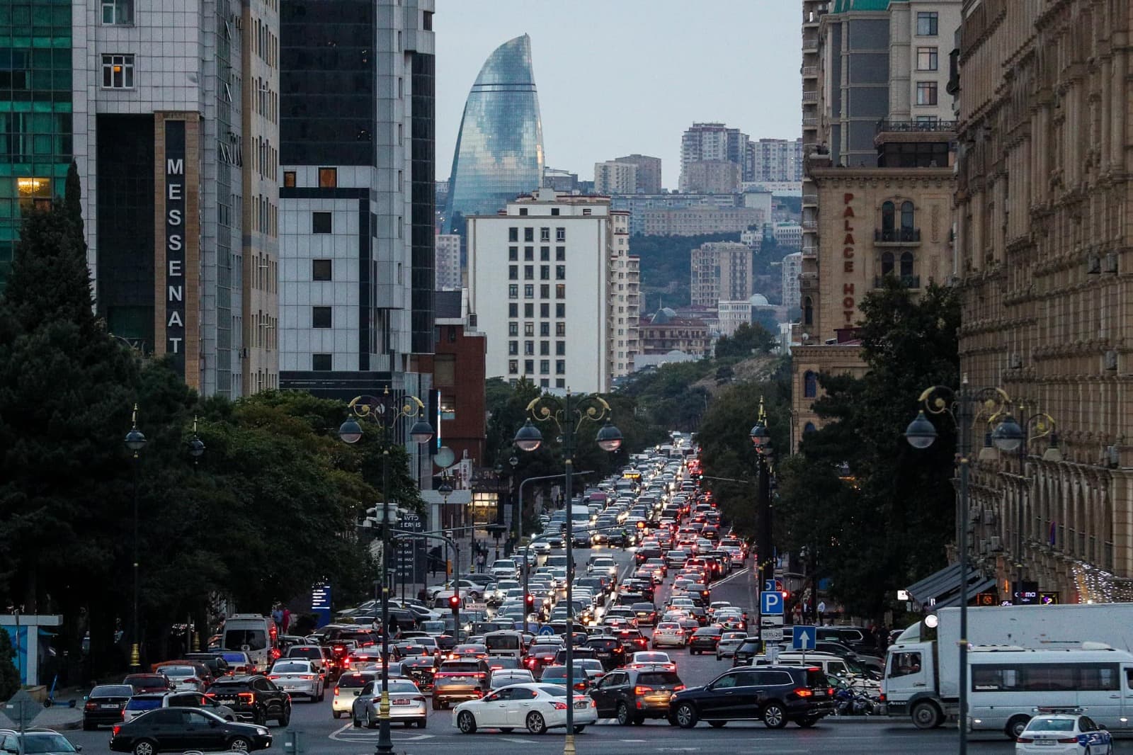 Bakıda taksi parkının optimallaşdırılması tıxacların azaldılması üçün təxirəsalınmaz addım kimi göstərilir