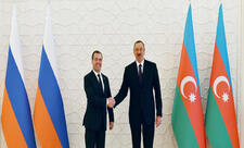 Dmitri Medvedev Prezident İlham Əliyevə təbrik ünvanlayıb