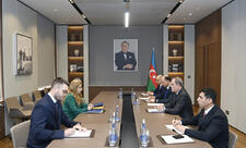 Yunanıstanın yeni səfiri etimadnaməsinin surətini Ceyhun Bayramova təqdim edib