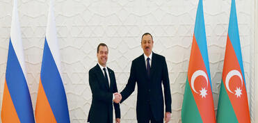 Dmitri Medvedev Prezident İlham Əliyevə təbrik ünvanlayıb