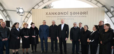 Prezident İlham Əliyev Kərkicahan qəsəbəsində buraya köçən sakinlərlə görüşüb - YENİLƏNİB
