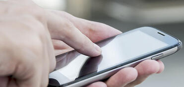 Azərbaycana gətirilən 1 ədəddən artıq mobil telefonların qeydiyyatı üçün 100 manat rüsum alınacaq