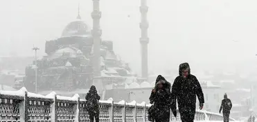 Türkiyədə yağan qar 17 vilayətdə dərslərin ləğv olunmasına səbəb olub