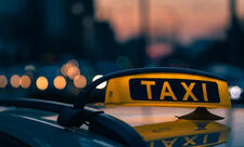 Bakıda sərnişin taksi sürücüsünün pulunu oğurlayıb