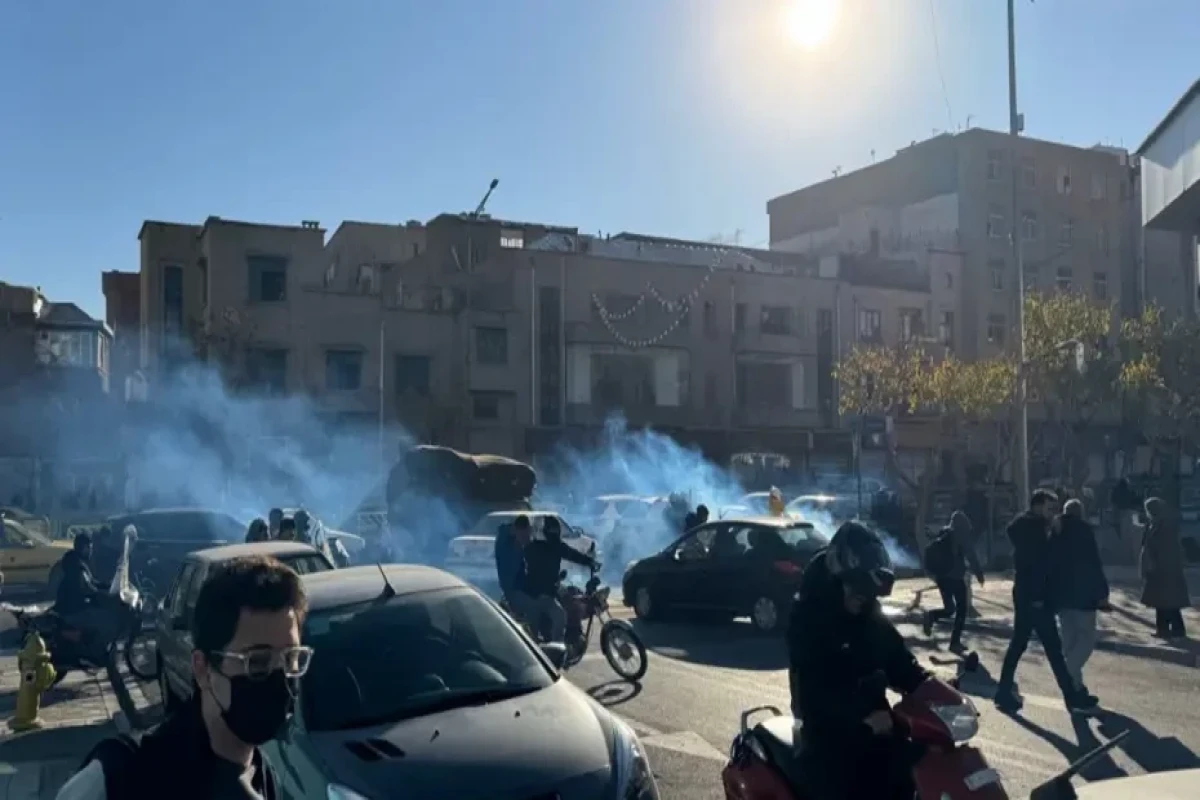 İranda etirazlar zamanı təhlükəsizlik əməkdaşı ölüb, 7 nəfər saxlanılıb