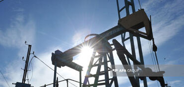 Dünya bazarlarında neft cüzi ucuzlaşıb