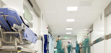 “Yeni Klinika”da qadının əməliyyatda qanaxmadan ölməsi ilə bağlı ginekoloqa cinayət işi açılıb