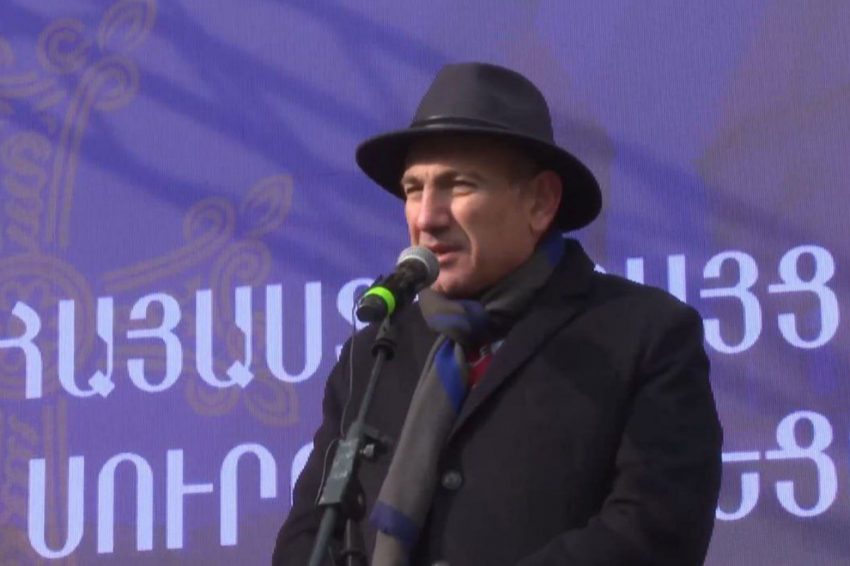 Paşinyan: Bəzi qüvvələr kilsəni dövlətə qarşı yönəltməyə çalışır, buna imkan verməyəcəyik