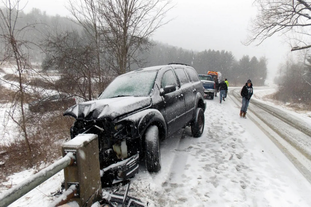 Bayram günlərində qarlı hava ilə bağlı avtomobillər dəyən ziyan 1 mln. manata çatıb